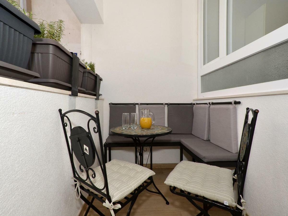 Apartment Arya Макарска Екстериор снимка