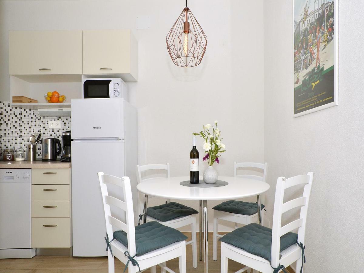 Apartment Arya Макарска Екстериор снимка